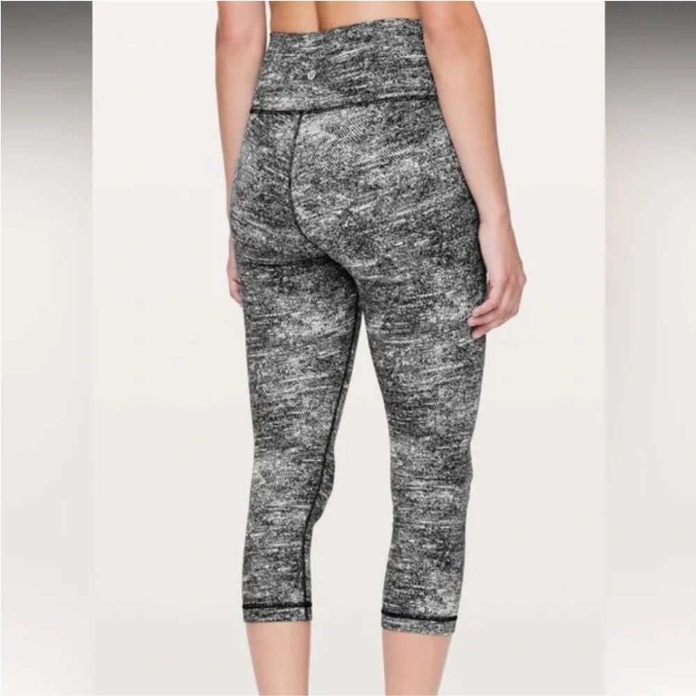Lululemon Wunder Under Gray Crop (Hi-Rise) Leggings Size 8